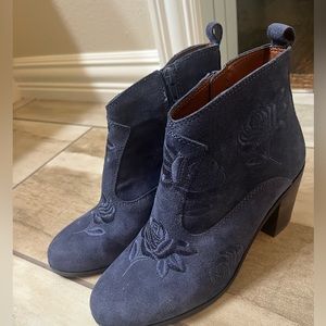 so so cute, and super comfy only worn a few times